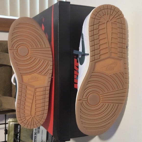 Air Jordan 1 Low OG Oxidized Green Size 11 Wmns/ Mens 9.5 - Picture 4 of 11